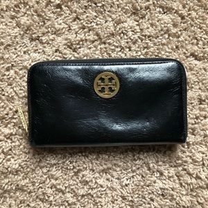 Tory Burch ZIP wallet
